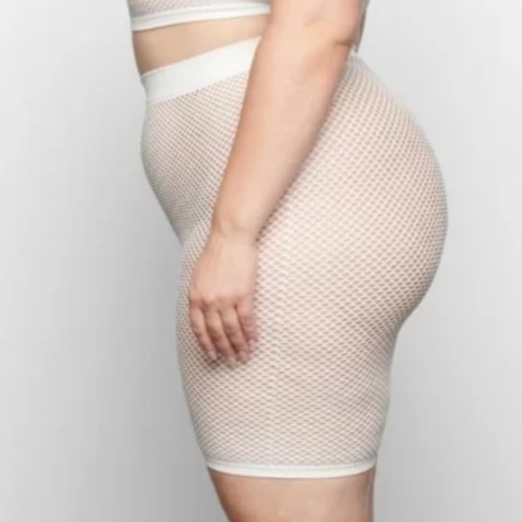 NWT 3X SKIMS PERFORATED SEAMLESS SHORT in Marble Color - Picture 3 of 8